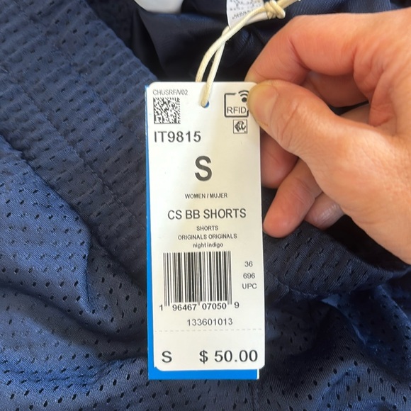 SOLD OUT! NWT Adidas mesh basketball shorts size S - Picture 4 of 12